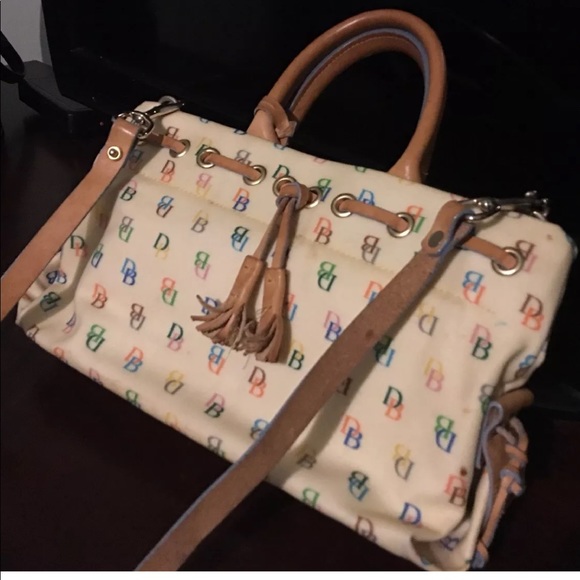 Dooney and Bourke medium handbag - Picture 1 of 2